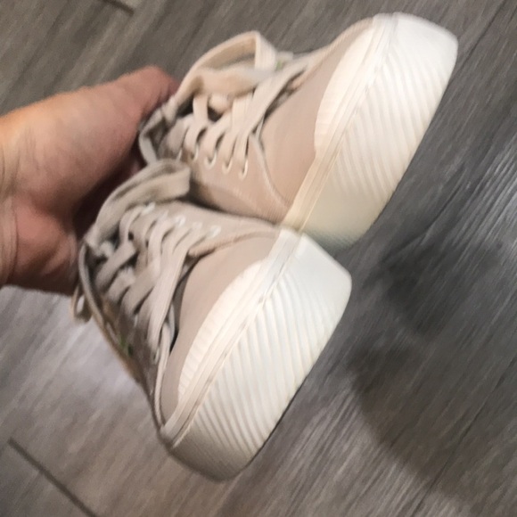 Cariuma Pantone OCA LOW Light Khaki size 8.5 - Picture 3 of 10